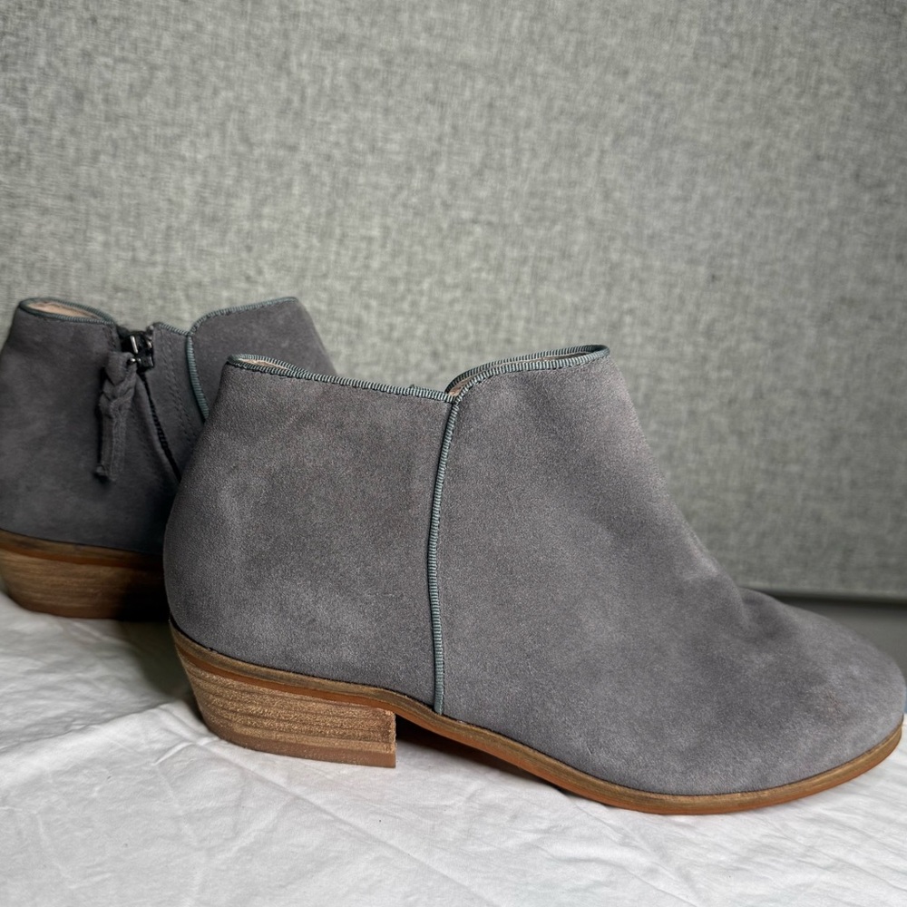 Softwalk Women's Gray Suede‎ Ankle Boots Size 7 Wide